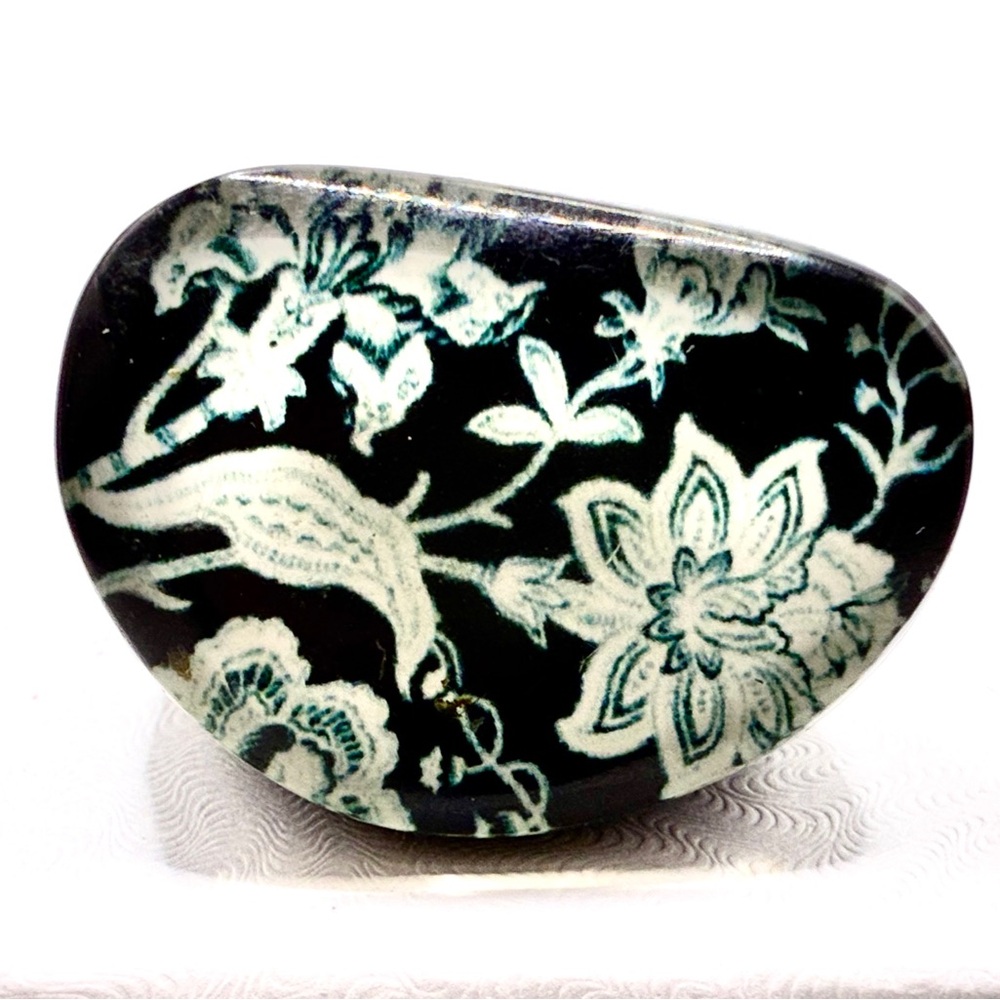 Vintage Blue (Navy), Black & White Chunky Lucite Ring with Flowers Size 6.0